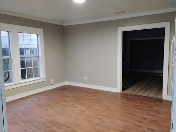 4th image of 409 N East St