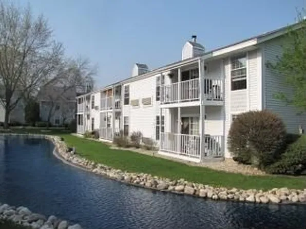 300 Foxwood Dr, Waterford, WI 53185