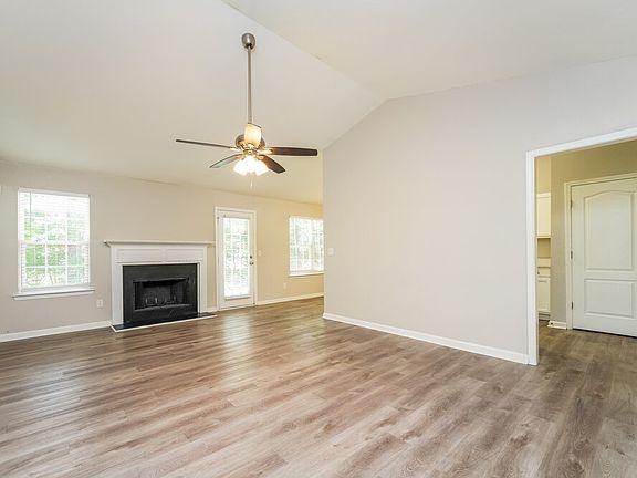 4th image of 310 Lakeside Pt