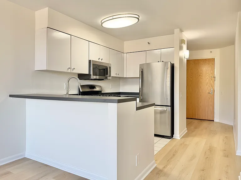 25 Forest St #7G — Photo 9