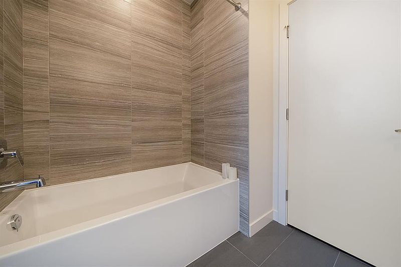 Burnaby Apartment for rent - 2 Bedrooms — photo 20