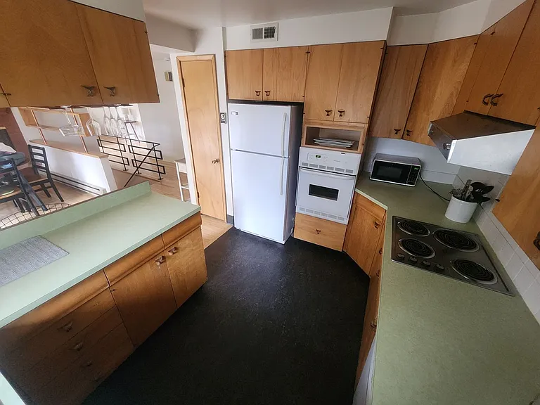 520 SE Highland Way — Photo 6