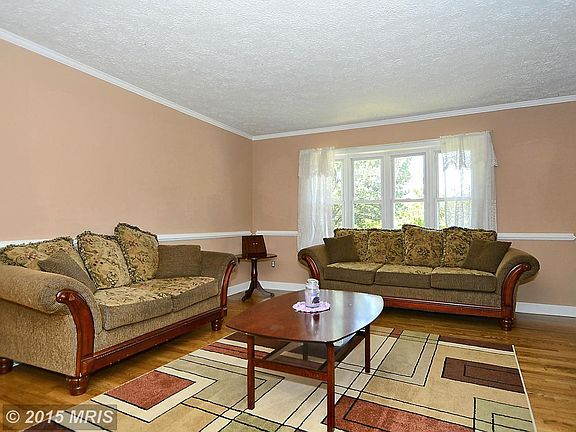 Living Room w/ gleaming Hard Wood Floor