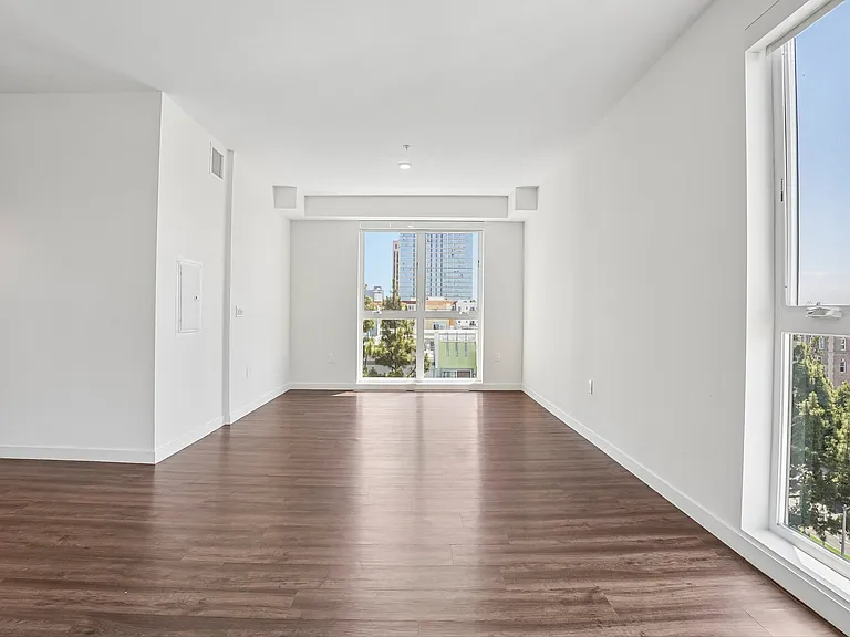 689 S Catalina — Photo 38