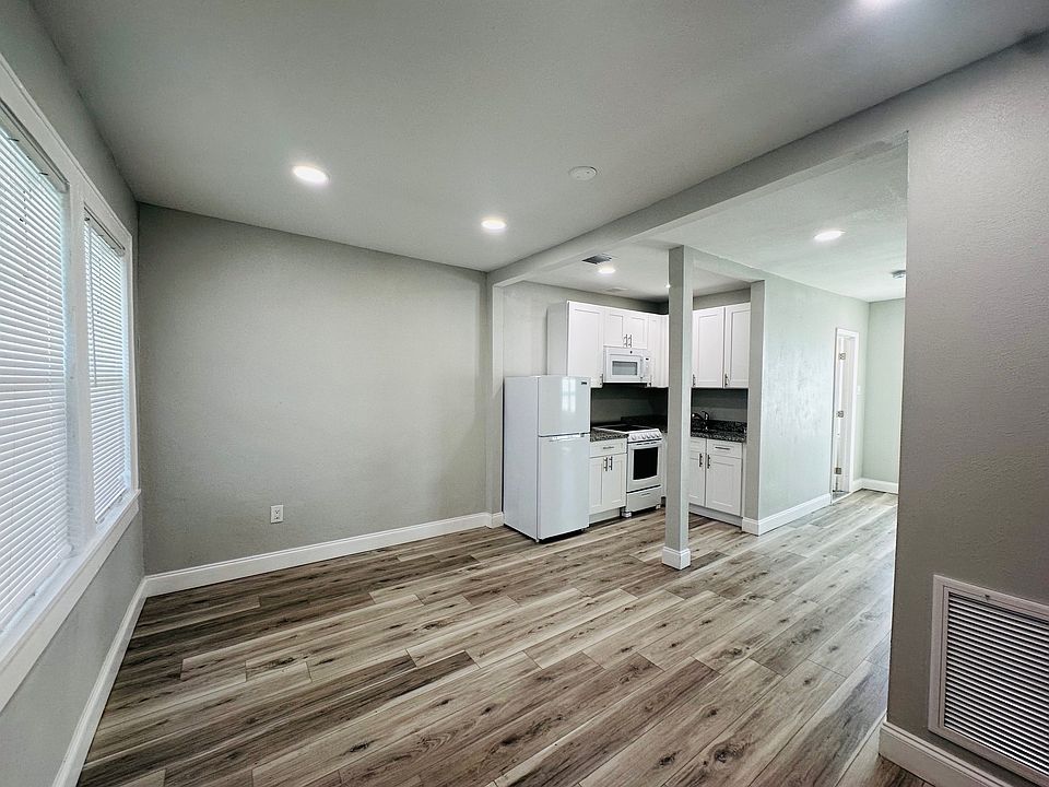 Living Room / Kitchen