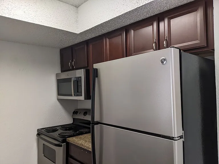 Townhollow Apartments — Photo 22