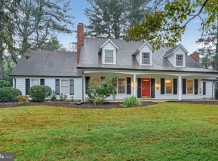 1011 Harriman St, Great Falls, VA 22066