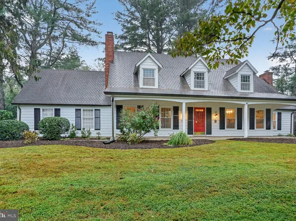 1011 Harriman St, Great Falls, VA 22066