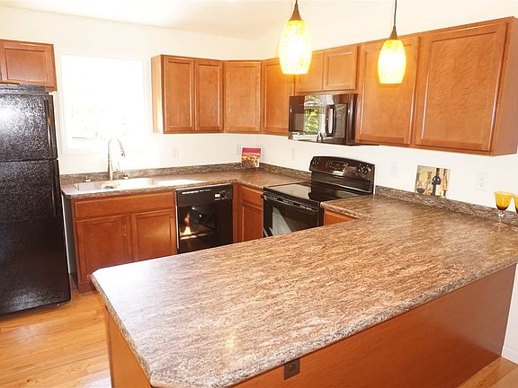 4th image of 16 Parkview Ave