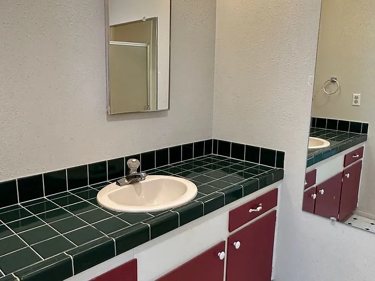918 Cortina Dr — Photo 16