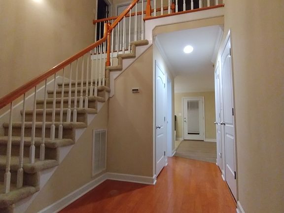3rd image of 713 Melford Ln