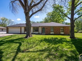 708 SW Crest Dr, Topeka, KS 66606