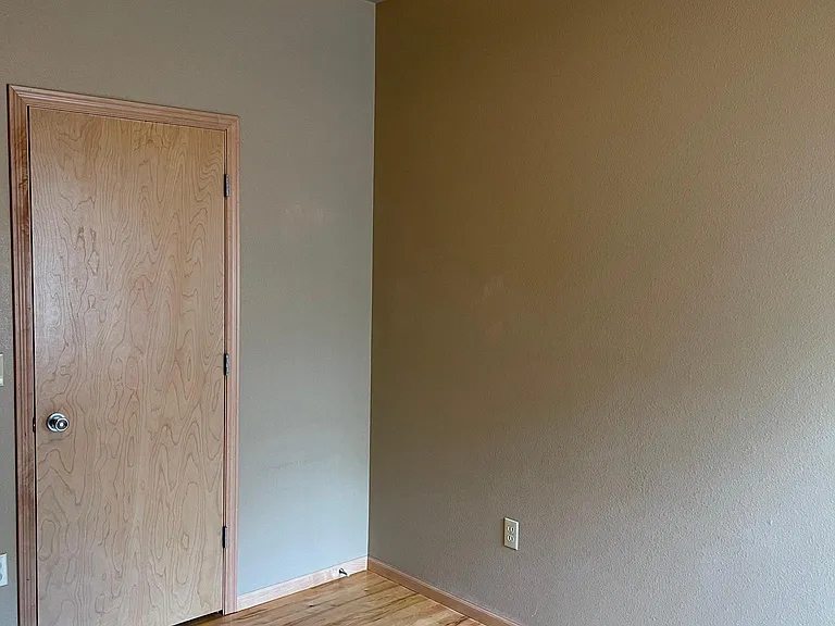 551 S Linn St #12 — Photo 17