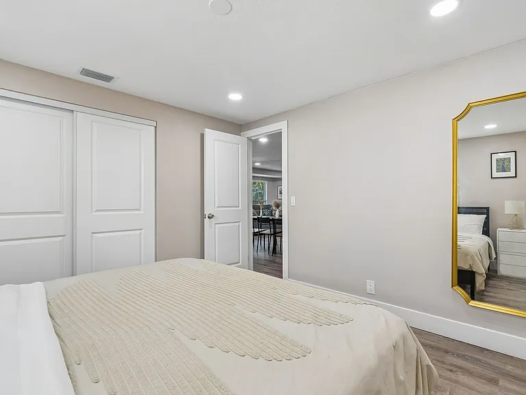 4906 W Cleveland St — Photo 30