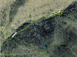 302 Crystal Ln, Cutshin, KY 41776