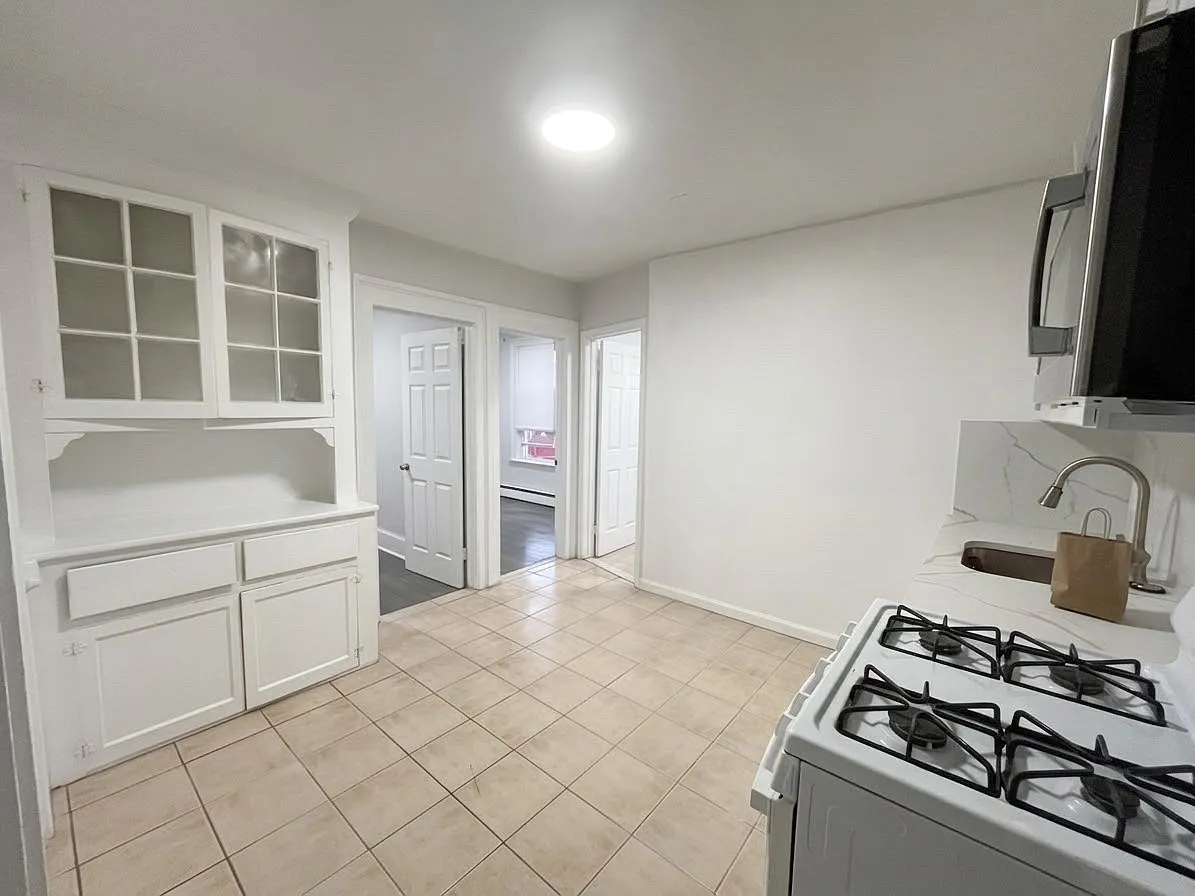 2 bed, 800 sqft, $1,800 — Photo 3