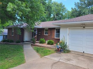 2707 Broadway Ter, Leavenworth, KS 66048