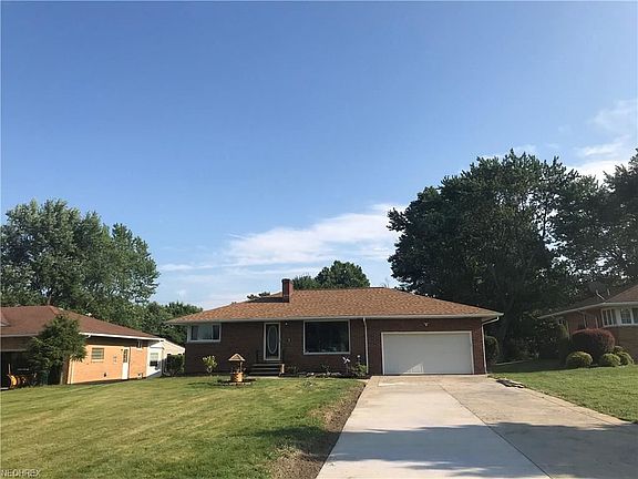 2nd image of 1150 Cherry Ln