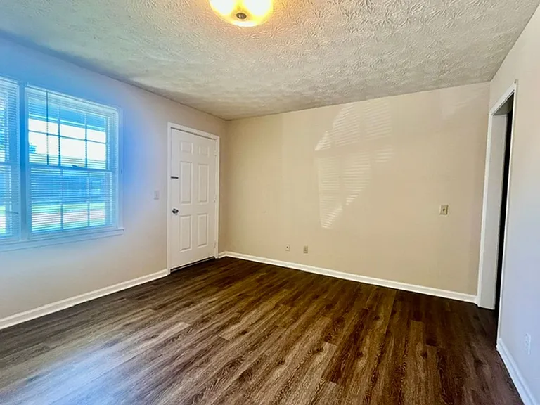 236 Hennon Dr NW — Photo 4