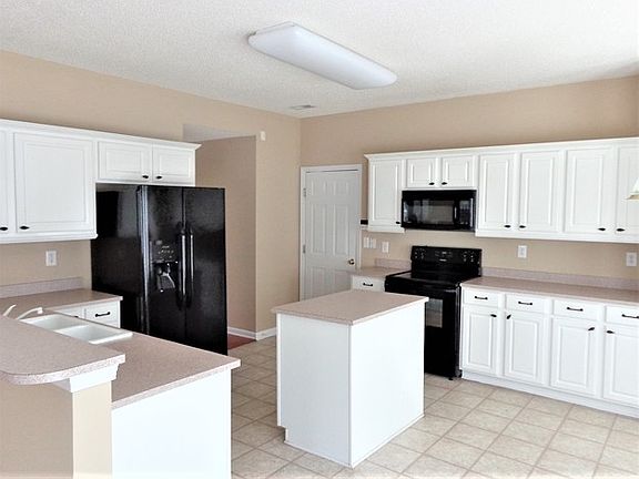 5th image of 14033 Millers Creek Ln