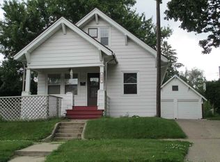 703 6th St, Baraboo, WI 53913