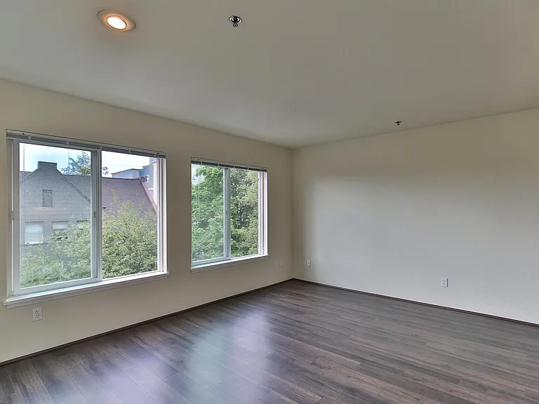 Charbonneau Apartments — Photo 37