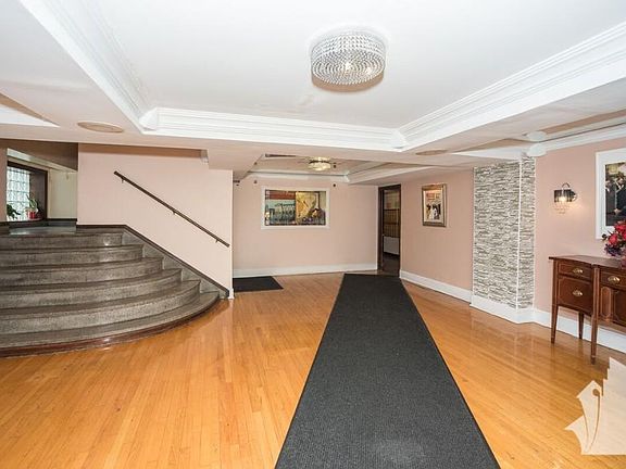3rd image of 941 W Carmen Ave APT 1E