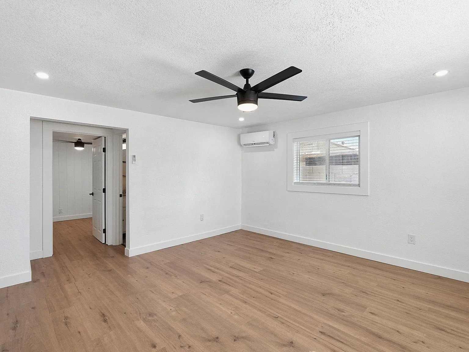 1017 E Moreland St — Photo 3