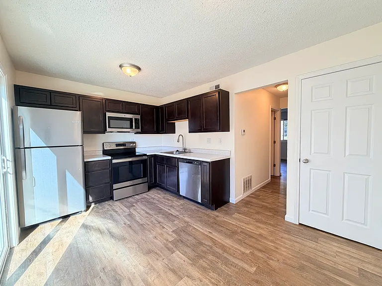 195 Lewis St #6 — Photo 6