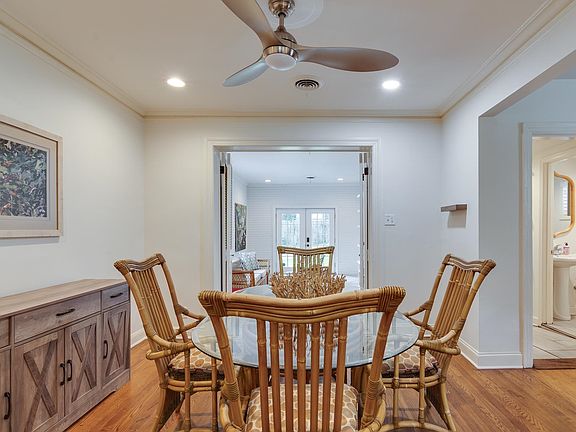 4th image of 3123 Cowden Ave