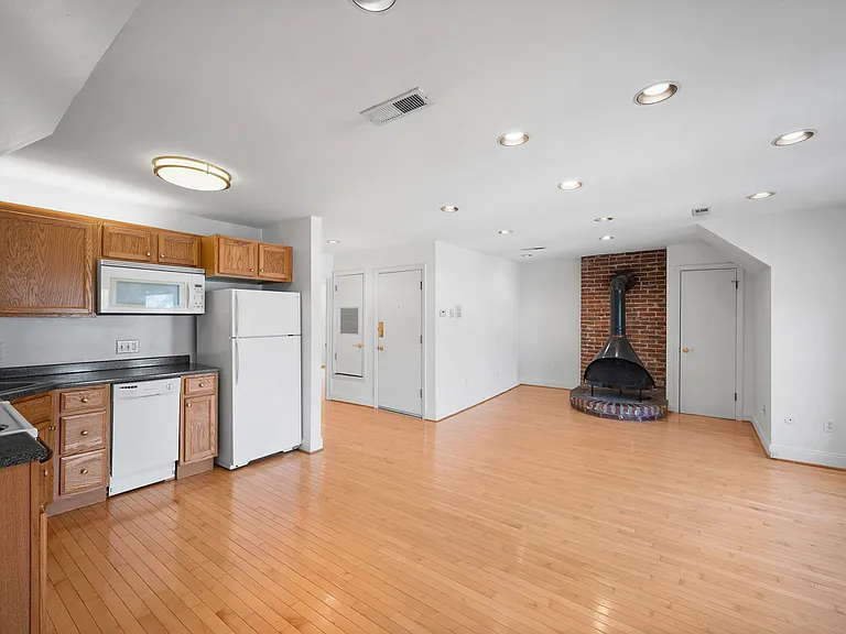417 Denniston St #4 — Photo 5