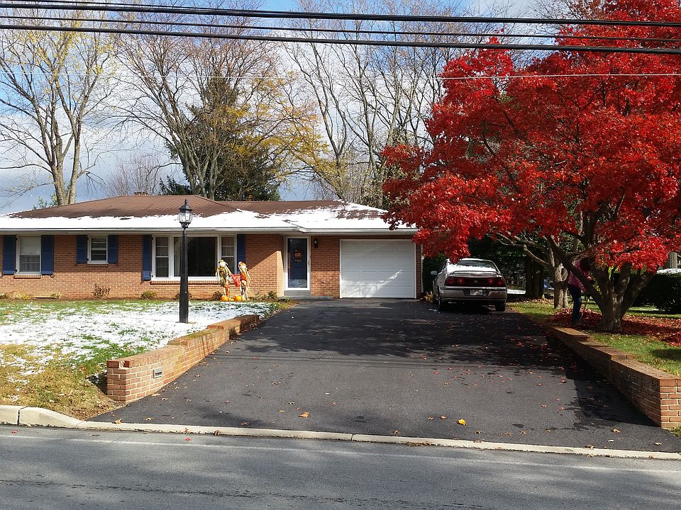 Spacious rancher on quiet st