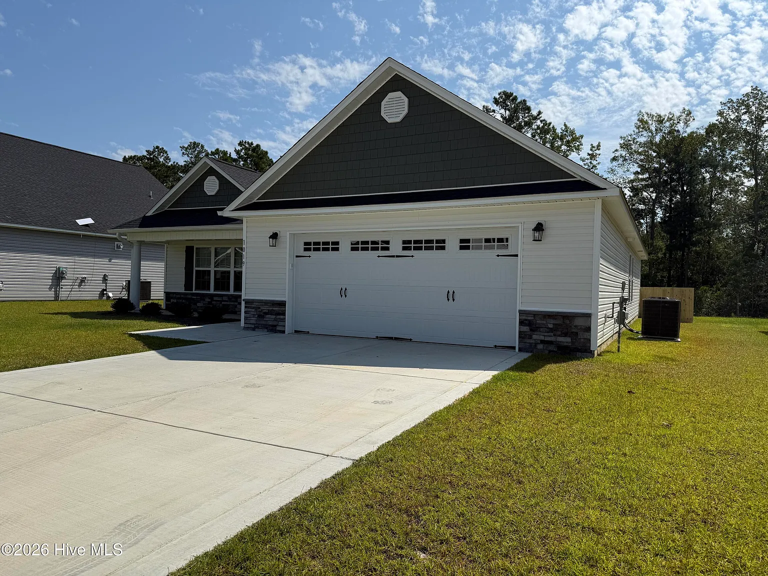 3 bed, 2.0 bath, 1528 sqft, $2,200 — Photo 2