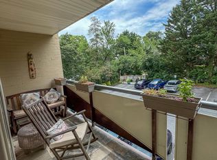 4720 Chevy Chase Dr APT 203, Chevy Chase, MD 20815