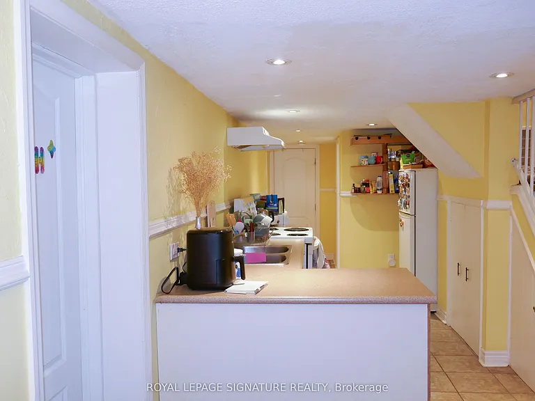 1026 Ossington Ave #LOWER — Photo 2