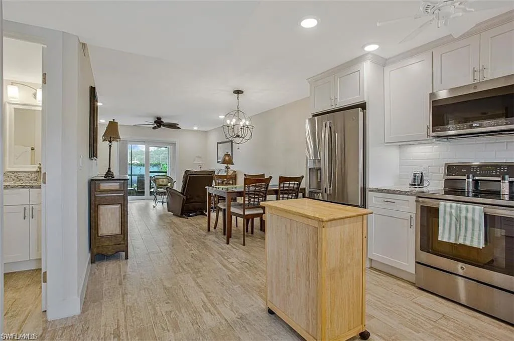 2 bed, 2.0 bath, 800 sqft, $1,600 — Photo 3