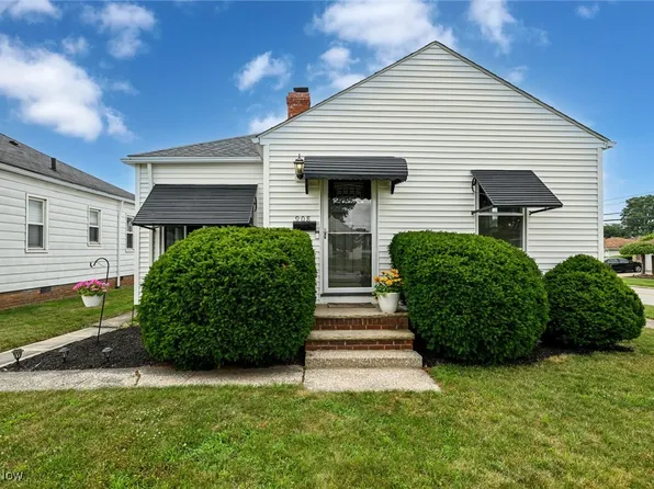908 Dawnwood Dr, Parma, OH 44134