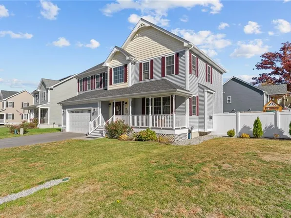 132 Theresa Marie Ave, Woonsocket, RI 02895