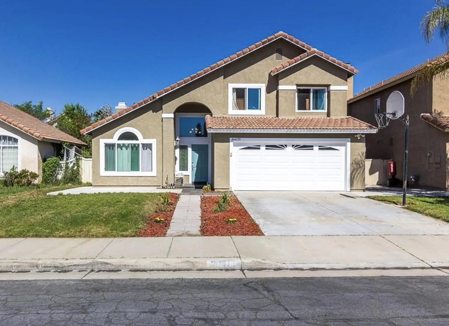 4 bed, 1829 sqft, $3,500 — Photo 1