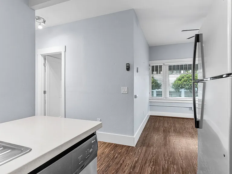138 Elm Avenue — Photo 28