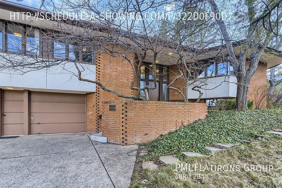 Landmark Mid Centruy Executive Rental — Photo 2