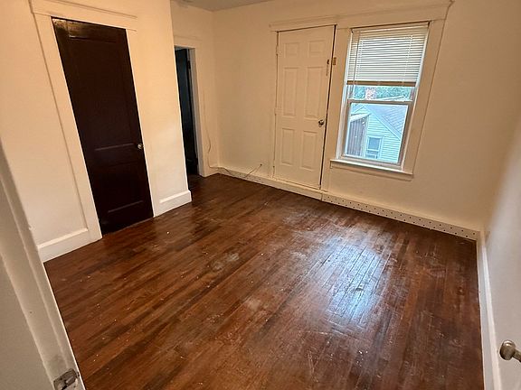 4th image of 105 Grant St