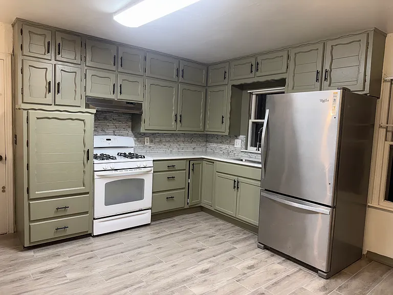 1208 E Hurd St — Photo 17