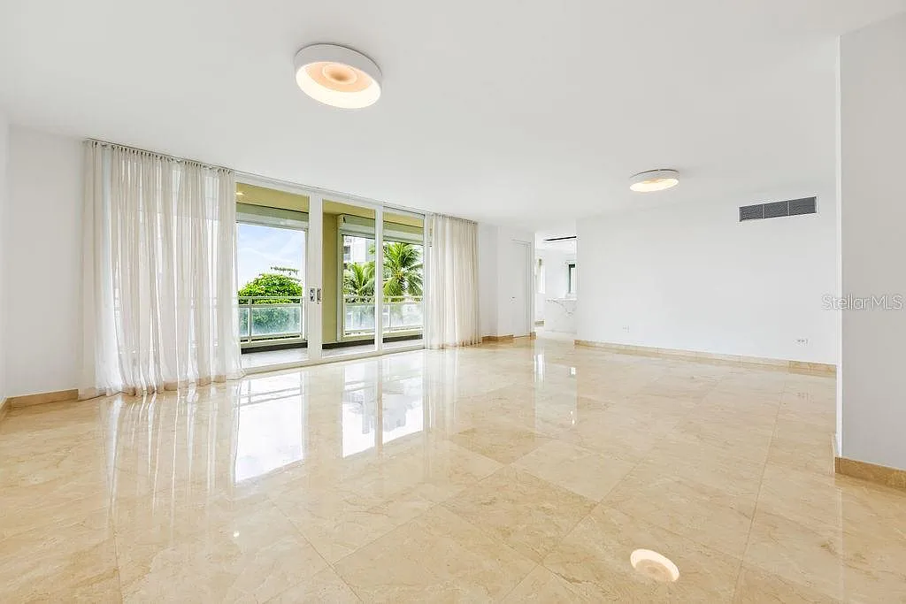 3 bed, 2.5 bath, 2610 sqft, $10,000 — Photo 3