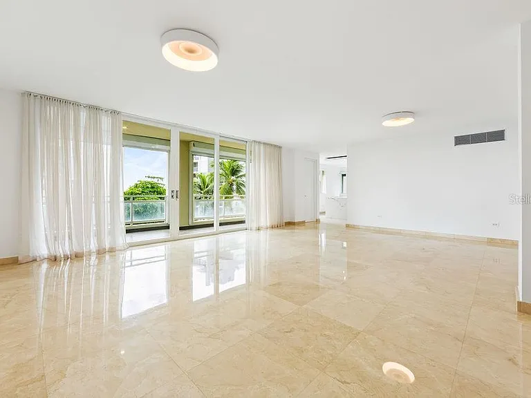 20 Carrian Court #401 — Photo 3
