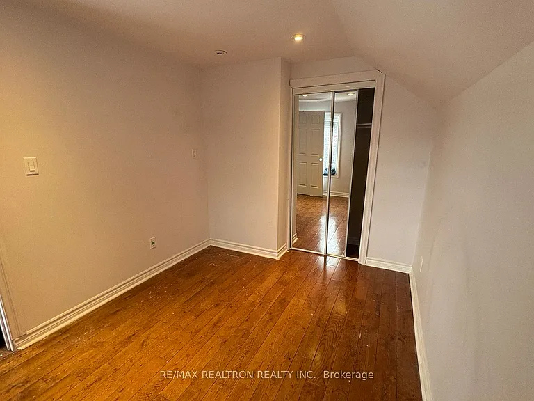 15403 Yonge St #A — Photo 8