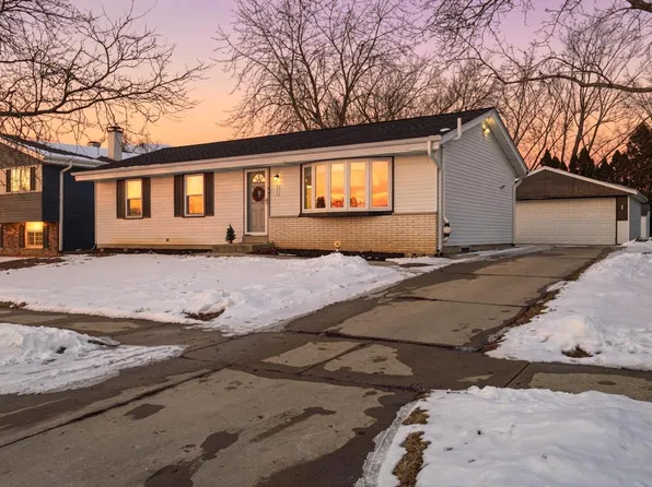 3060 East Stonefield DRIVE, Oak Creek, WI 53154