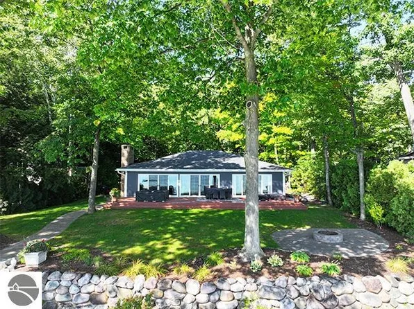 6641 Timberlake Dr, Elk Rapids, MI 49629