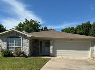 311 Moss Hill Dr, Arlington, TX 76018