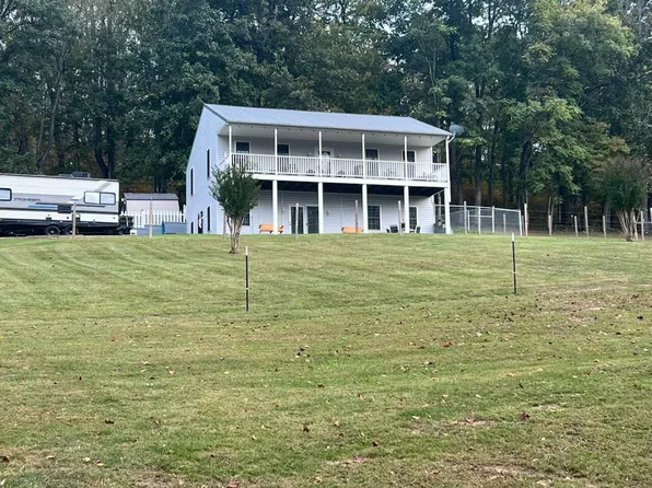 1081 Old Sessler Mill Rd, Troutville, VA 24175